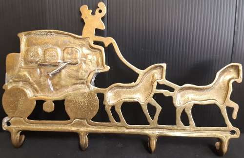VINTAGE BRASS CARRIAGE AND HORSES WALL HANGING KEY HOLDER
