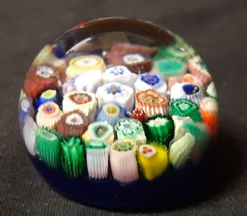 STUNNING SMALL HANDBLOWN MURANO MILLEFIORI GLASS PAPERWEIGHT