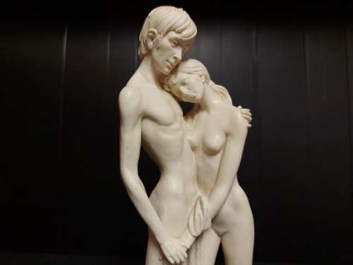 STUNNING A SANTINI FIGURINE OF TWO NUDES, MARKED ON THE PLINTH AND STANDING 32 CM TALL