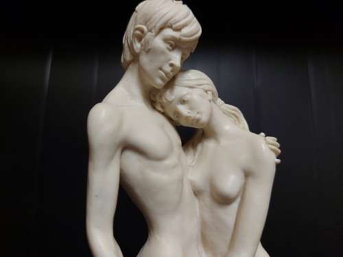 STUNNING A SANTINI FIGURINE OF TWO NUDES, MARKED ON THE PLINTH AND STANDING 32 CM TALL
