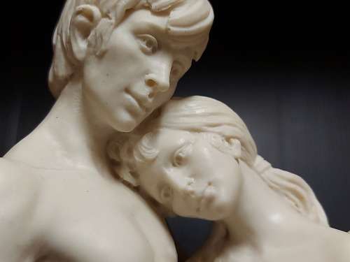 STUNNING A SANTINI FIGURINE OF TWO NUDES, MARKED ON THE PLINTH AND STANDING 32 CM TALL