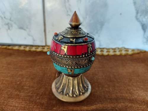 INTRICATELY DETAILED HAND CRAFTED COPPER AND BRASS TIBETAN BUDDHIST PRAYER WHEEL ON STAND