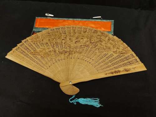 STUNNINGLY DECORATED VINTAGE ORIENTAL FAN DEPICTING AWESOME IMAGES AND BOXED WITH MARKINGS,