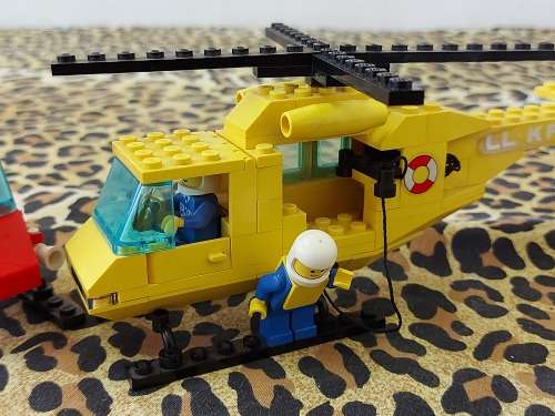 VINTAGE LEGO PAIR OF TWO HELICOPTERS, ONE BID FOR BOTH