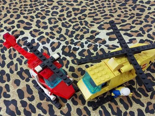 VINTAGE LEGO PAIR OF TWO HELICOPTERS, ONE BID FOR BOTH