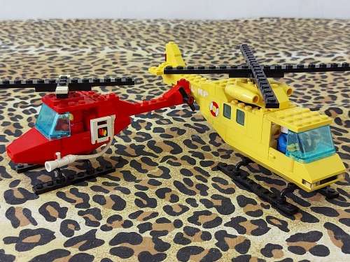 VINTAGE LEGO PAIR OF TWO HELICOPTERS, ONE BID FOR BOTH