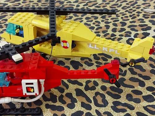 VINTAGE LEGO PAIR OF TWO HELICOPTERS, ONE BID FOR BOTH