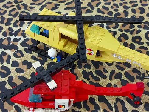 VINTAGE LEGO PAIR OF TWO HELICOPTERS, ONE BID FOR BOTH