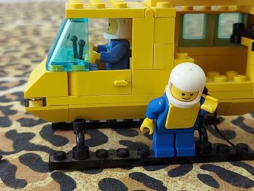VINTAGE LEGO PAIR OF TWO HELICOPTERS, ONE BID FOR BOTH