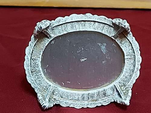 ANTIQUE WHITE WASHED FLORENZA OVAL TRINKET BOX WITH AN ORNATELY CARVED ROSE CAMEO ON THE LID