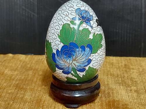 SPECTACULAR CLOISONNE EGG ON A STAND