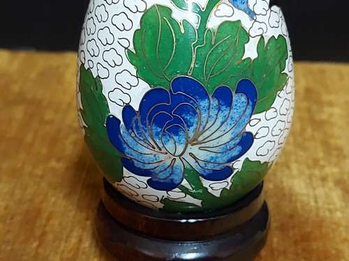 SPECTACULAR CLOISONNE EGG ON A STAND