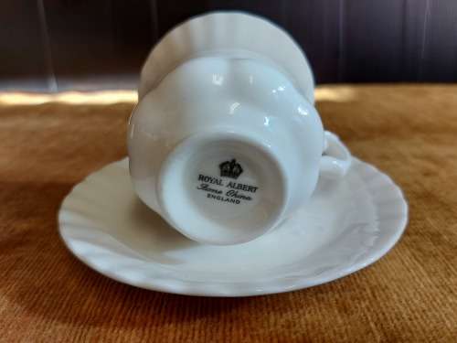 SET OF 4 ROYAL ALBERT REVERIE BONE CHINA DEMITASSE CUPS AND SAUCERS
