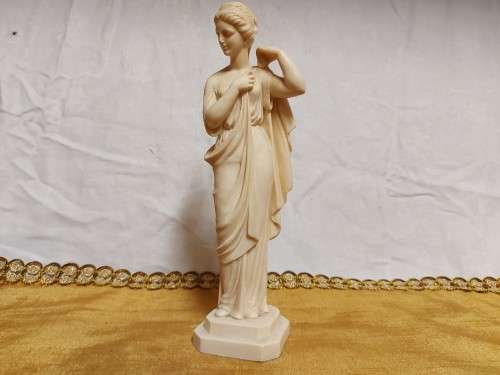 STUNNING A. SANTINI CLASSICAL SCULPTURE OF A LADY, MARKED ON  THE PLINTH AND 24 CM HIGH