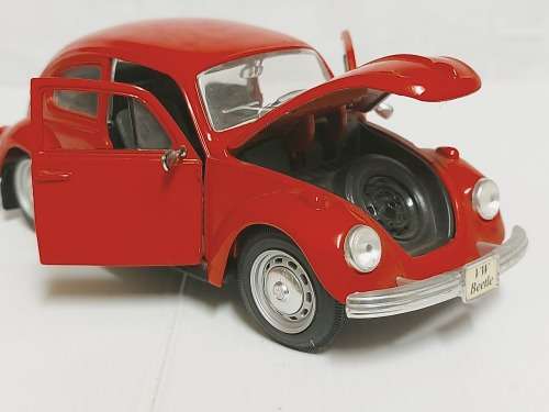 HIGHLY COLLECTIBLE MAISTO DIE CAST SCALE 1/24 VW BEETLE