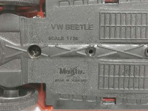 HIGHLY COLLECTIBLE MAISTO DIE CAST SCALE 1/24 VW BEETLE