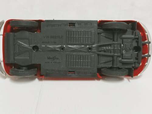 HIGHLY COLLECTIBLE MAISTO DIE CAST SCALE 1/24 VW BEETLE