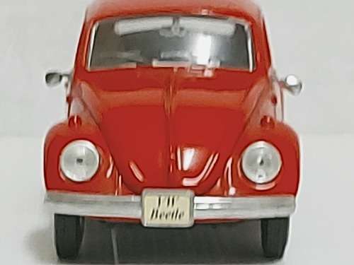 HIGHLY COLLECTIBLE MAISTO DIE CAST SCALE 1/24 VW BEETLE