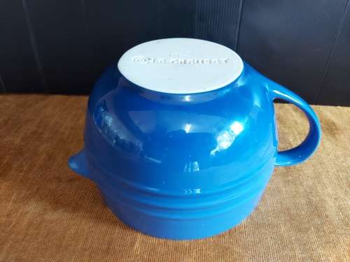 STUNNING LE CREUSET 13-39 LARGE 2.L CERAMIC MIXING JUG, TEAL AND  IN MINT CONDITION