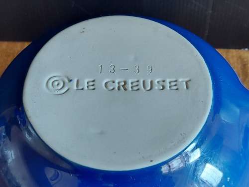 STUNNING LE CREUSET 13-39 LARGE 2.L CERAMIC MIXING JUG, TEAL AND  IN MINT CONDITION