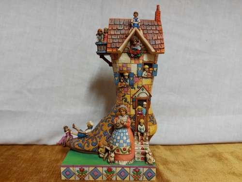 GREAT FIND! JIM SHORE HEARTWOOD CREEK FIGURINE OF AN OLD WOMAN WHO LIVED IN A SHOE, MINT CONDITION