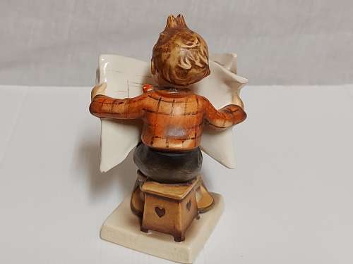 RARE 1960s AUTHENTIC GOEBEL HUMMEL FIGURINE - LATEST NEWS - MADE IN WESTERN GERMANY