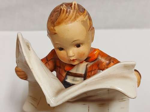 RARE 1960s AUTHENTIC GOEBEL HUMMEL FIGURINE - LATEST NEWS - MADE IN WESTERN GERMANY