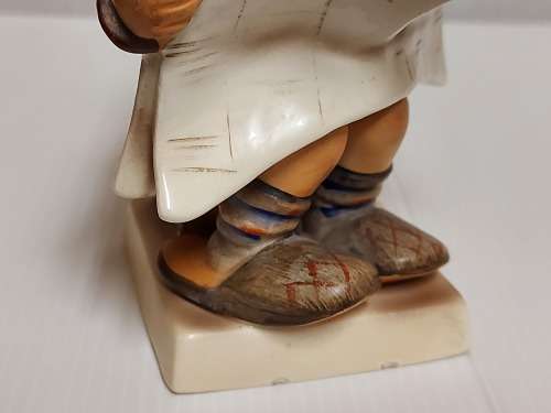 RARE 1960s AUTHENTIC GOEBEL HUMMEL FIGURINE - LATEST NEWS - MADE IN WESTERN GERMANY