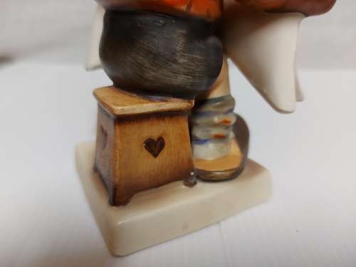 RARE 1960s AUTHENTIC GOEBEL HUMMEL FIGURINE - LATEST NEWS - MADE IN WESTERN GERMANY