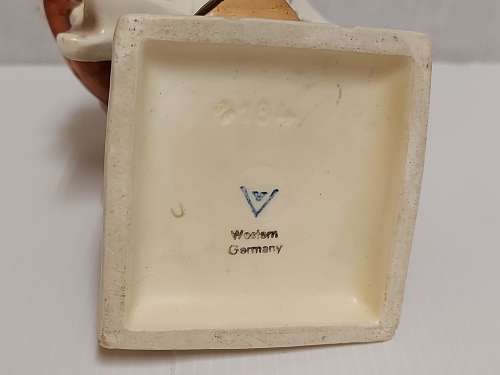 RARE 1960s AUTHENTIC GOEBEL HUMMEL FIGURINE - LATEST NEWS - MADE IN WESTERN GERMANY