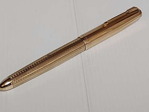 VINTAGE BOXED GOLD PARKER 51 FOUNTAIN PEN WITH A 9 ct BARREL AND A 1/10 12K ROLLED GOLD CAP