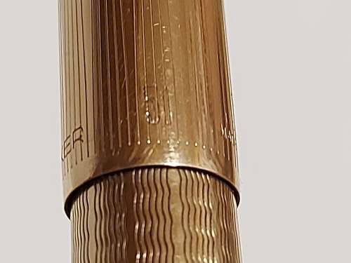 VINTAGE BOXED GOLD PARKER 51 FOUNTAIN PEN WITH A 9 ct BARREL AND A 1/10 12K ROLLED GOLD CAP