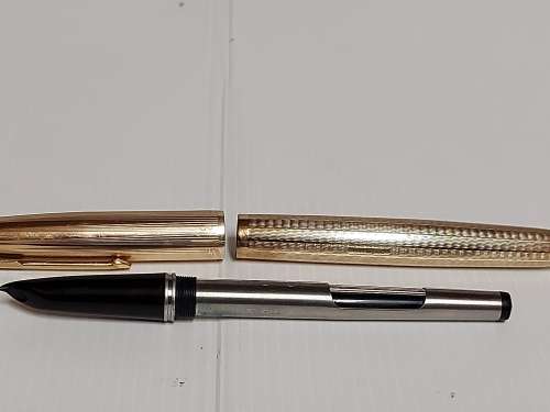 VINTAGE BOXED GOLD PARKER 51 FOUNTAIN PEN WITH A 9 ct BARREL AND A 1/10 12K ROLLED GOLD CAP