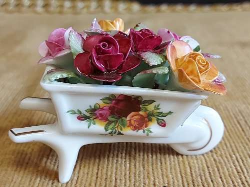 EXQUISITE LITTLE ROYAL ALBERT OLD COUNTRY ROSES FLOWER POSY