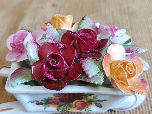 EXQUISITE LITTLE ROYAL ALBERT OLD COUNTRY ROSES FLOWER POSY