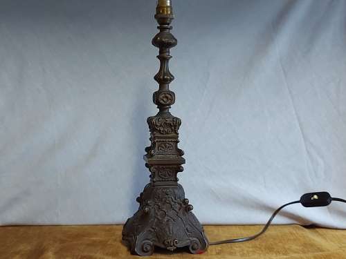 GREAT FIND!  ANTIQUE BAROQUE STYLE 40 CM TALL SPELTER TABLE LAMP, WORKING
