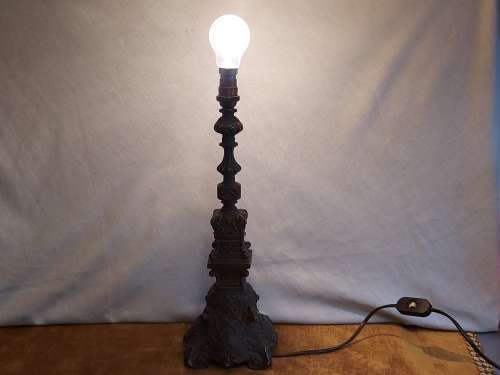 GREAT FIND!  ANTIQUE BAROQUE STYLE 40 CM TALL SPELTER TABLE LAMP, WORKING