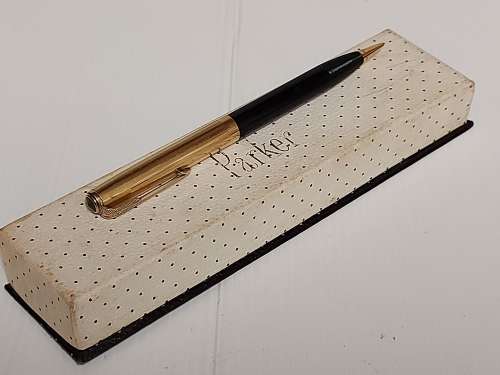 HIGHLY COLLECTIBLE VINTAGE PARKER MECHANICAL PENCIL WITH A 1/10 16K ROLLED GOLD CAP, BOXED