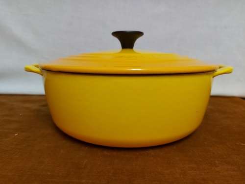 STUNNING LE CREUSET ENAMELED CAST IRON POT