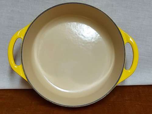 STUNNING LE CREUSET ENAMELED CAST IRON POT