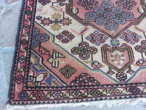 BEAUTIFUL VINTAGE HAND-KNOTTED PURE WOOL PERSIAN CARPET