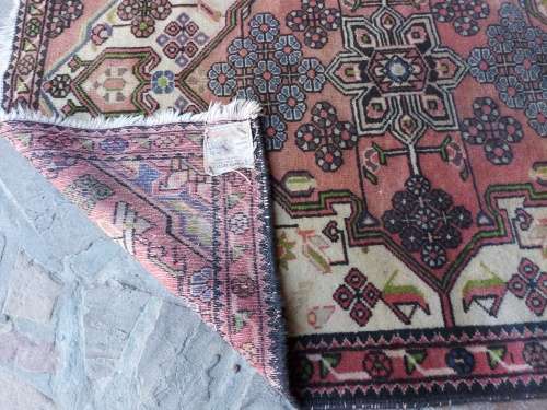BEAUTIFUL VINTAGE HAND-KNOTTED PURE WOOL PERSIAN CARPET