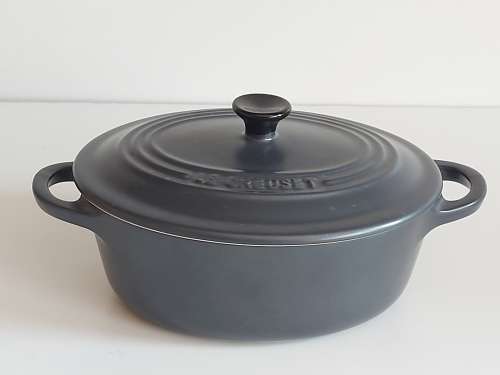 BEAUTIFULLY LE CREUSET CERAMIC OVAL TWIN HANDLED LIDDED DISH