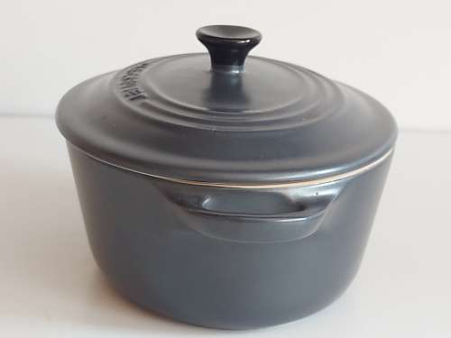 BEAUTIFULLY LE CREUSET CERAMIC OVAL TWIN HANDLED LIDDED DISH
