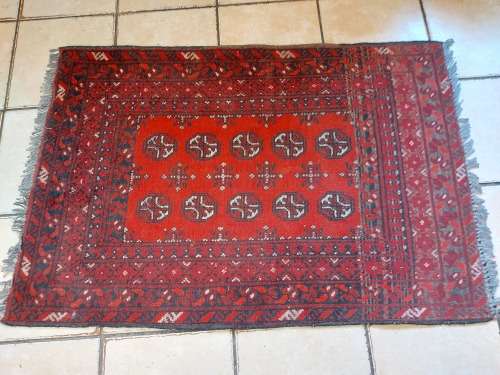 BEAUTIFUL VINTAGE HAND-KNOTTED PURE WOOL PERSIAN CARPET