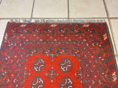 BEAUTIFUL VINTAGE HAND-KNOTTED PURE WOOL PERSIAN CARPET