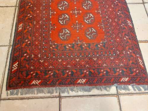 BEAUTIFUL VINTAGE HAND-KNOTTED PURE WOOL PERSIAN CARPET