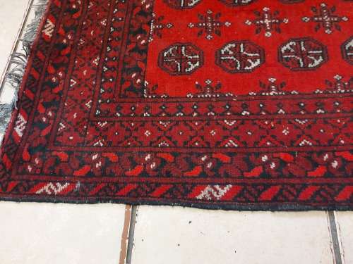 BEAUTIFUL VINTAGE HAND-KNOTTED PURE WOOL PERSIAN CARPET