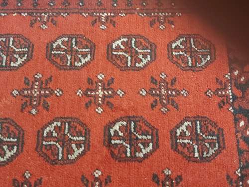 BEAUTIFUL VINTAGE HAND-KNOTTED PURE WOOL PERSIAN CARPET