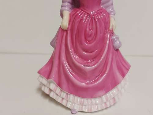 ROYAL DOULTON BOXED INTERNATIONAL COLLECTORS CLUB SUMMERBREEZE HN 4587 BONE CHINA FIGURINE
